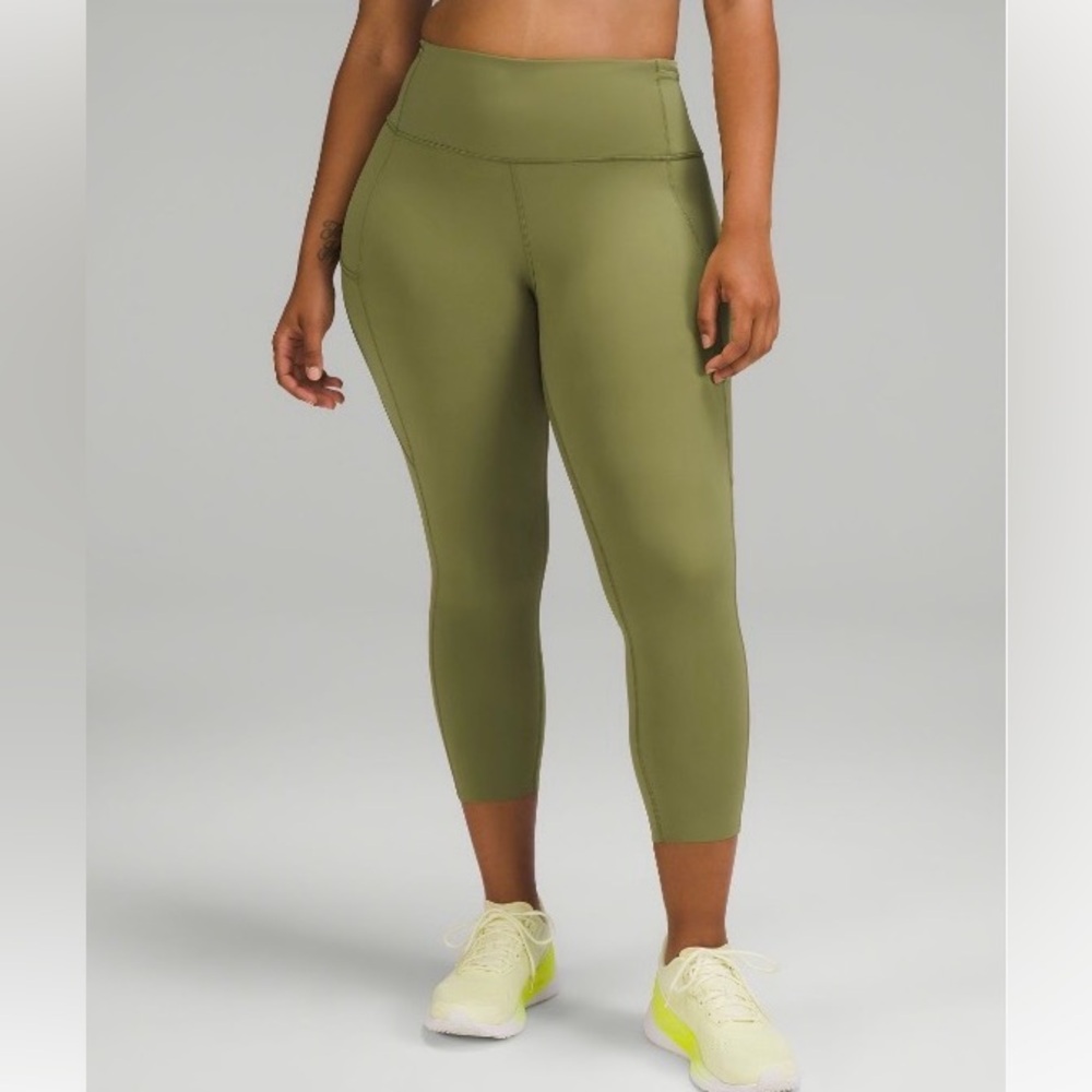 LULULEMON fast and free w/ pockets excellent condition size 2 celadon green, 23”